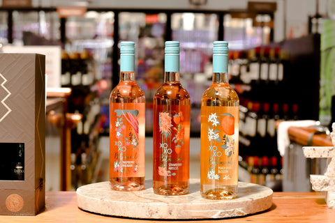 A Comprehensive Guide to White Wine: History, How to Serve, and Best Food Pairings